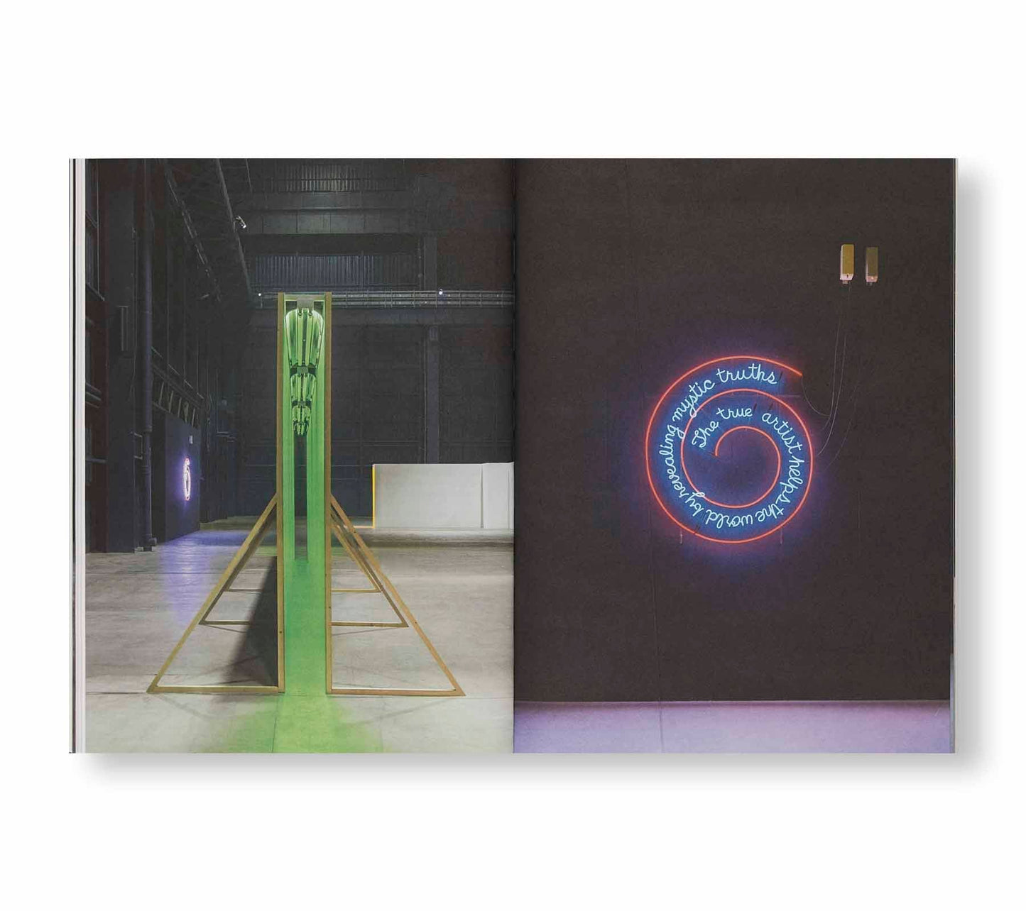 NEONS CORRIDORS ROOMS