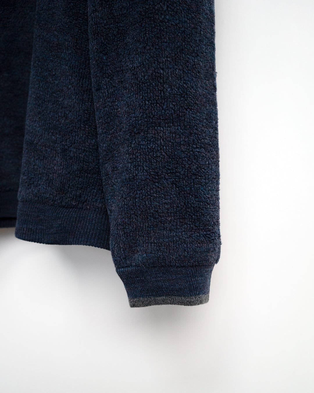 90's V-neck Fleece Pullover