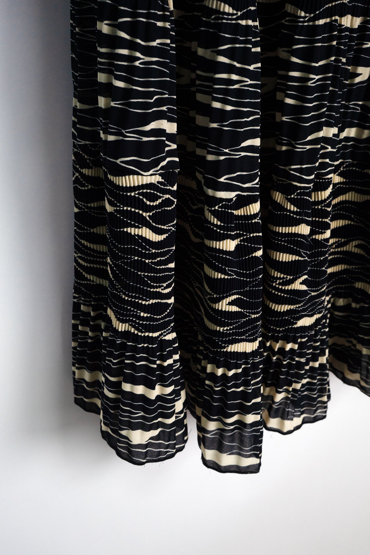 70's-80's Abstract pattern pleated skirt