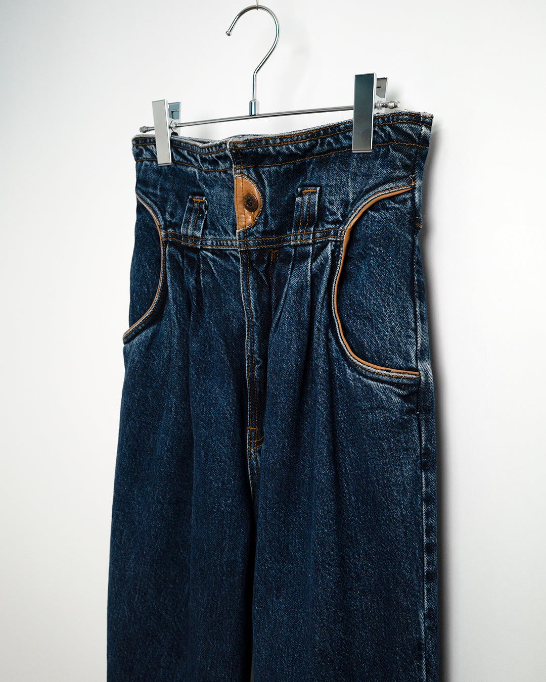80's High-waisted jeans