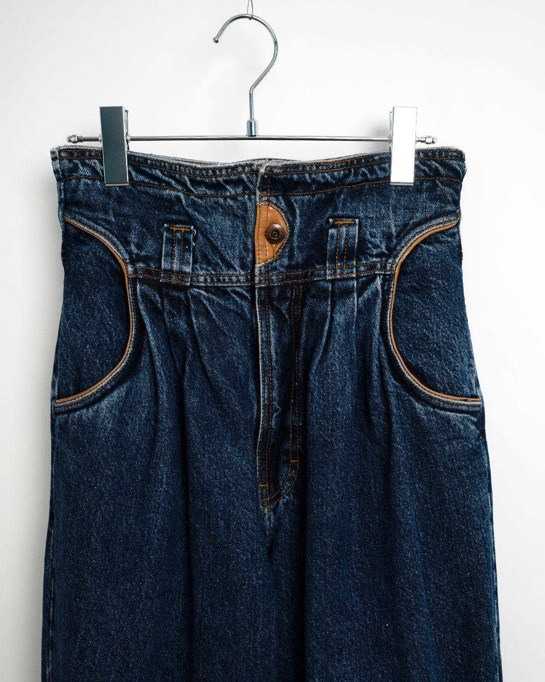 80's High-waisted jeans