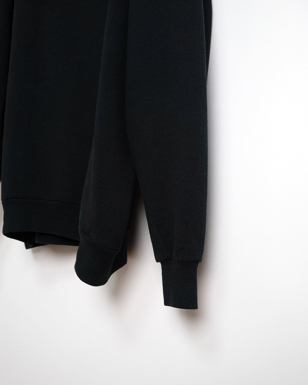 90's Plain Black Sweatshirt