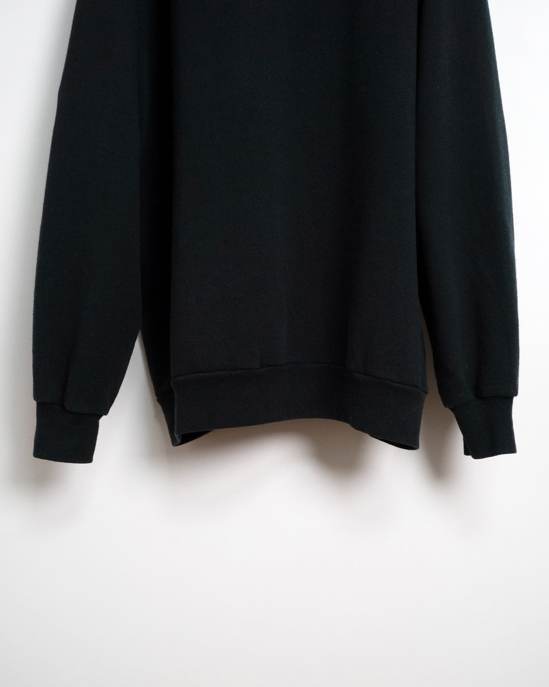 90's Plain Black Sweatshirt