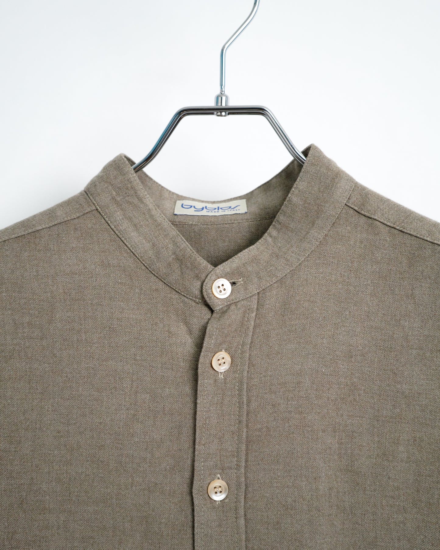 Stand-collar shirt